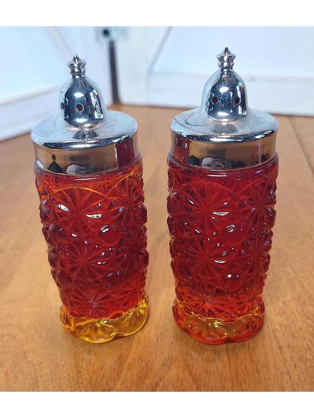 Vintage Pair L E SMITH Amberina Ruby Red Daisy Button Salt Pepper Shakers EUC